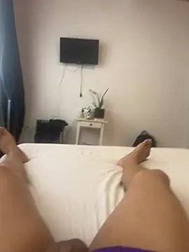 Snapshot of Leitequentegg chatting on 04-24-26, 01:24 Leitequentegg online show from 04-24-26, 01:24