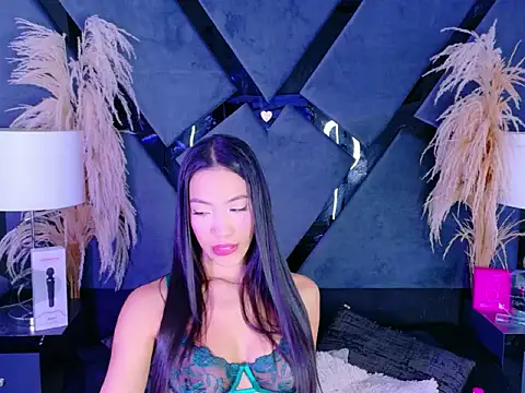 Snapshot of KylieWhitee chatting on 02-17-26, 12:45 KylieWhitee online show from 02-17-26, 12:45