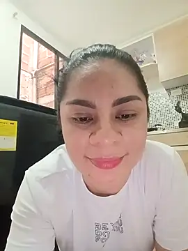 Snapshot of luna_pinky chatting on 02-13-26, 06:15 luna pinky online show from 02-13-26, 06:15