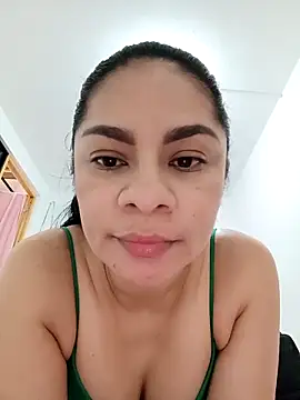 Snapshot of luna_pinky chatting on 02-18-26, 03:30 luna pinky online show from 02-18-26, 03:30