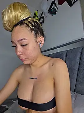 Snapshot of alaia_princess chatting on 06-29-26, 11:27 alaia princess online show from 06-29-26, 11:27