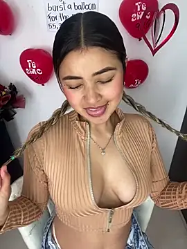 Snapshot of sweetlove- chatting on 02-18-26, 03:08 sweetlove- online show from 02-18-26, 03:08