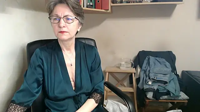 katemodel online show from 12-18-25, 07:58