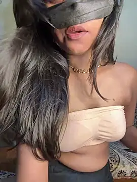 Snapshot of Roohbabe chatting on 08-02-26, 04:49 Roohbabe online show from 08-02-26, 04:49