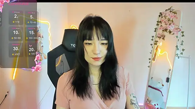 AliceeinWonderlanddd online show from 04-11-26, 03:33