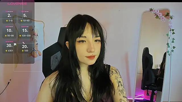 Snapshot of AliceeinWonderlanddd chatting on 04-25-26, 02:03 AliceeinWonderlanddd online show from 04-25-26, 02:03