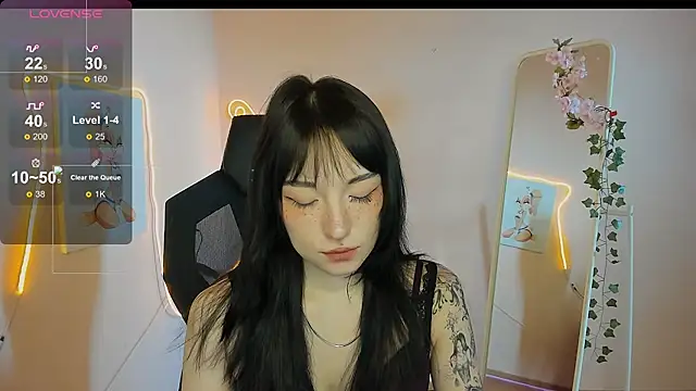 Snapshot of AliceeinWonderlanddd chatting on 05-03-26, 02:06 AliceeinWonderlanddd online show from 05-03-26, 02:06