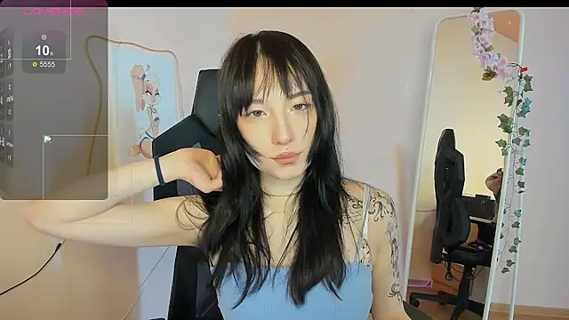 Snapshot of AliceeinWonderlanddd chatting on 05-06-26, 02:08 AliceeinWonderlanddd online show from 05-06-26, 02:08