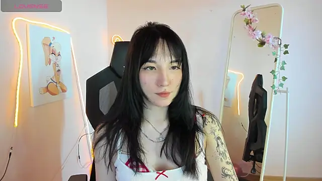 Snapshot of AliceeinWonderlanddd chatting on 05-18-26, 05:24 AliceeinWonderlanddd online show from 05-18-26, 05:24