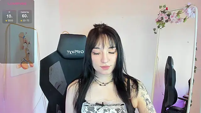Snapshot of AliceeinWonderlanddd chatting on 05-28-26, 02:09 AliceeinWonderlanddd online show from 05-28-26, 02:09