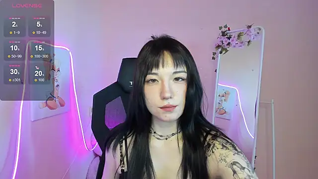 Snapshot of AliceeinWonderlanddd chatting on 06-08-26, 02:34 AliceeinWonderlanddd online show from 06-08-26, 02:34
