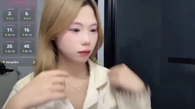 Snapshot of F-Qing chatting on 03-04-26, 10:32 F-Qing online show from 03-04-26, 10:32