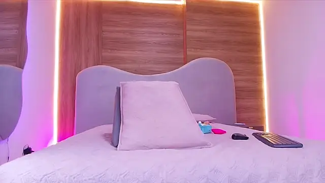 Snapshot of shaina_adams chatting on 03-03-26, 12:00 shaina adams online show from 03-03-26, 12:00