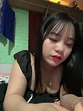 Snapshot of _Lylyy chatting on 03-27-26, 02:06 Lylyy online show from 03-27-26, 02:06