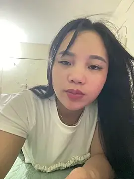 Snapshot of _Lylyy chatting on 03-31-26, 03:30 Lylyy online show from 03-31-26, 03:30