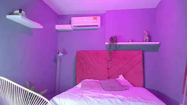 Snapshot of nina_swaan chatting on 02-27-26, 11:10 nina swaan online show from 02-27-26, 11:10