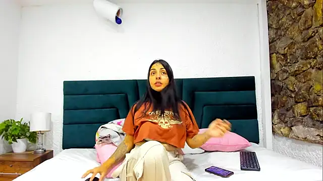 Dahliablack online show from 04-04-26, 12:35