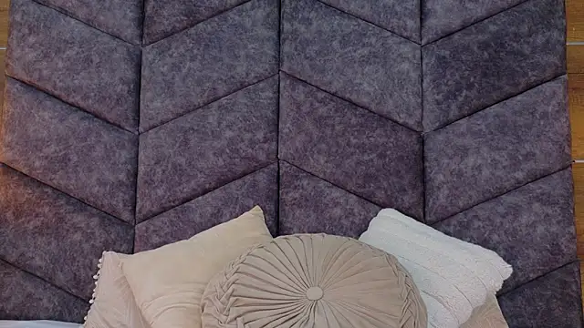 AnnieRouse   online show from 04-01-26, 11:44