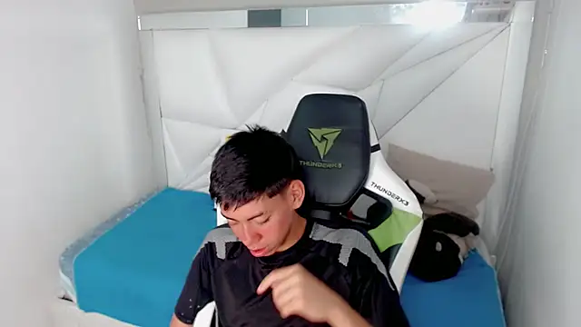 Snapshot of Liarr_ chatting on 02-09-26, 07:51 Liarr online show from 02-09-26, 07:51