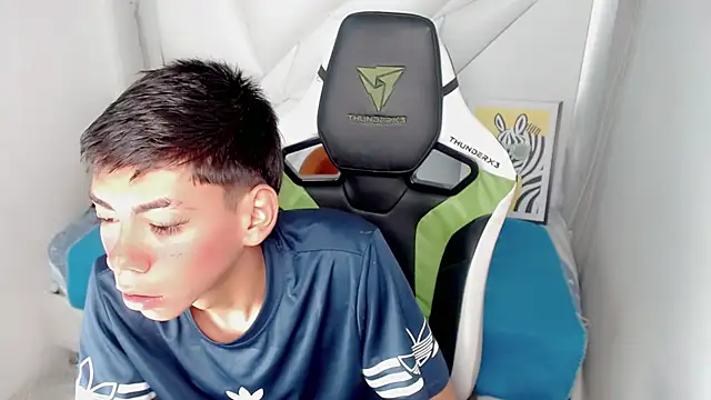 Snapshot of Liarr_ chatting on 02-10-26, 07:51 Liarr online show from 02-10-26, 07:51