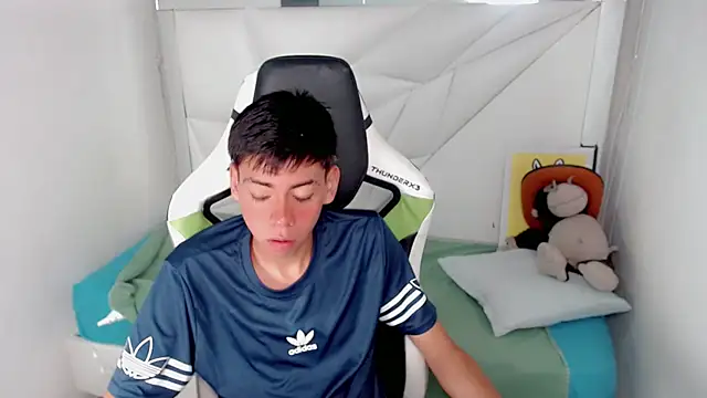 Snapshot of Liarr_ chatting on 02-14-26, 08:05 Liarr online show from 02-14-26, 08:05