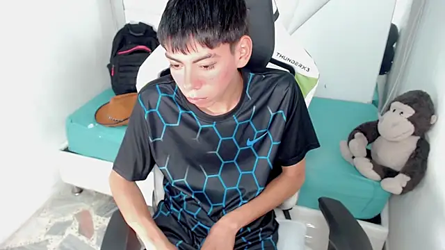 Snapshot of Liarr_ chatting on 02-25-26, 07:45 Liarr online show from 02-25-26, 07:45