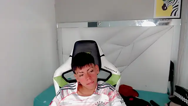 Snapshot of Liarr_ chatting on 03-02-26, 08:04 Liarr online show from 03-02-26, 08:04