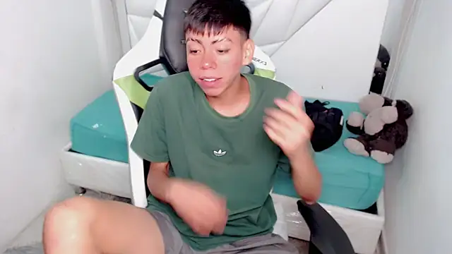 Snapshot of Liarr_ chatting on 03-03-26, 08:04 Liarr online show from 03-03-26, 08:04