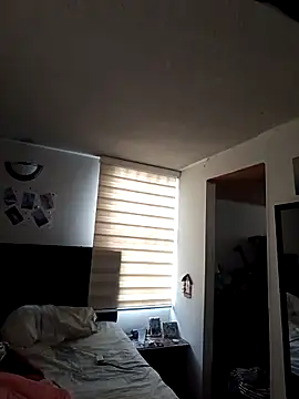 Snapshot of maynor_1998 chatting on 02-01-26, 01:31 maynor 1998 online show from 02-01-26, 01:31