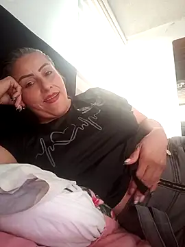 Snapshot of maynor_1998 chatting on 02-10-26, 09:41 maynor 1998 online show from 02-10-26, 09:41