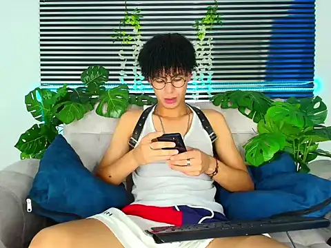 ThiiagoSaeenz online show from 03-05-26, 04:03