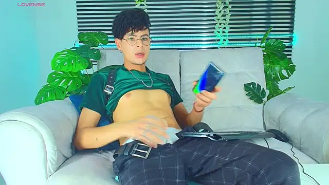 ThiiagoSaeenz online show from 04-16-26, 09:50