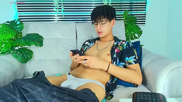 Snapshot of ThiiagoSaeenz chatting on 04-24-26, 03:42 ThiiagoSaeenz online show from 04-24-26, 03:42