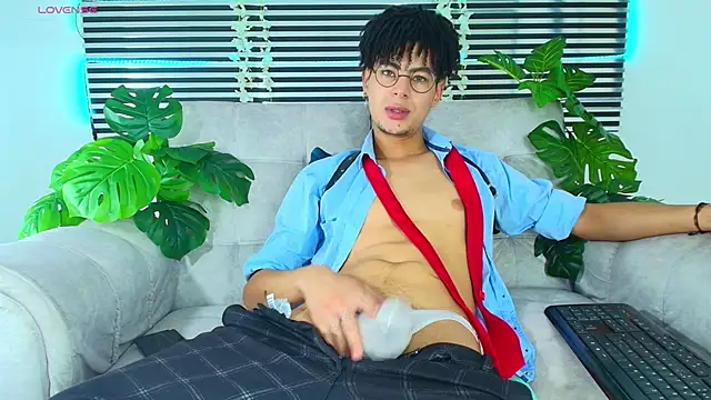 Snapshot of ThiiagoSaeenz chatting on 04-29-26, 05:30 ThiiagoSaeenz online show from 04-29-26, 05:30