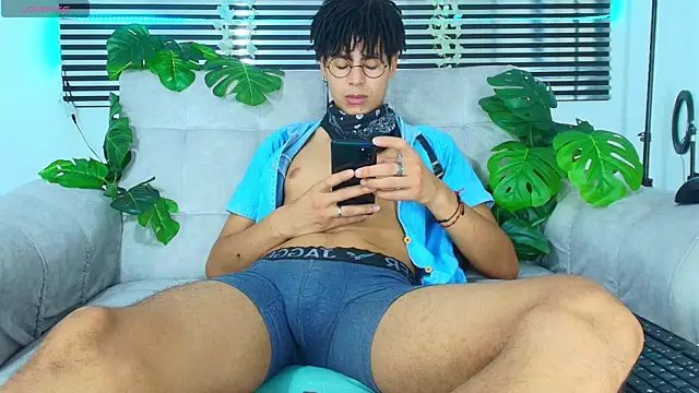 Snapshot of ThiiagoSaeenz chatting on 05-22-26, 04:56 ThiiagoSaeenz online show from 05-22-26, 04:56