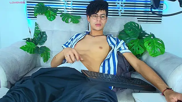 Snapshot of ThiiagoSaeenz chatting on 05-23-26, 05:28 ThiiagoSaeenz online show from 05-23-26, 05:28