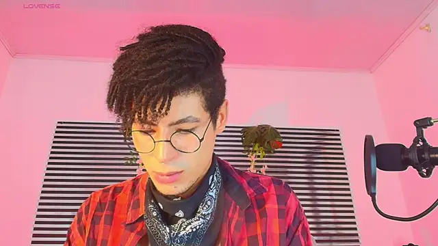 Snapshot of ThiiagoSaeenz chatting on 05-30-26, 04:48 ThiiagoSaeenz online show from 05-30-26, 04:48