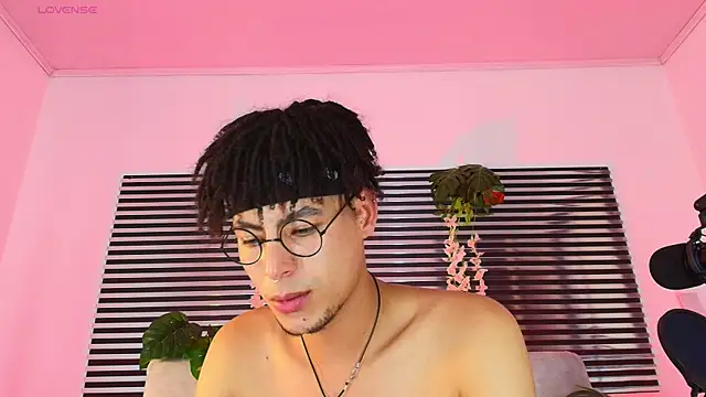 Snapshot of ThiiagoSaeenz chatting on 06-06-26, 03:44 ThiiagoSaeenz online show from 06-06-26, 03:44