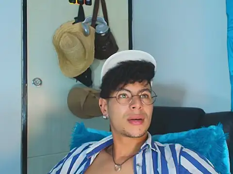 Snapshot of ThiiagoSaeenz chatting on 06-11-26, 12:32 ThiiagoSaeenz online show from 06-11-26, 12:32