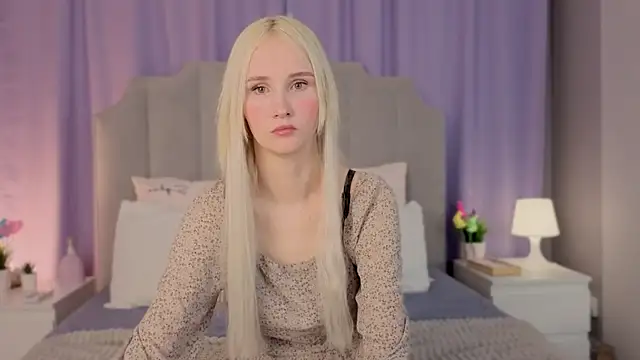 Snapshot of CrystalLili chatting on 05-15-26, 03:13 CrystalLili online show from 05-15-26, 03:13
