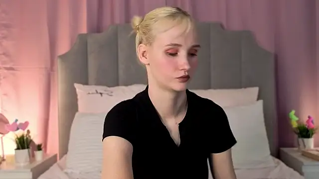 Snapshot of CrystalLili chatting on 05-27-26, 03:14 CrystalLili online show from 05-27-26, 03:14