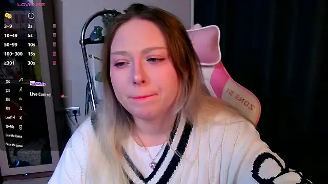 Snapshot of Emiliaaah chatting on 02-17-26, 08:15 Emiliaaah online show from 02-17-26, 08:15