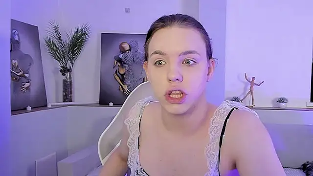 Snapshot of Madison_dolly chatting on 02-10-26, 02:04 Madison dolly online show from 02-10-26, 02:04