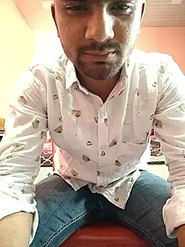 Snapshot of Darkintrovert chatting on 02-17-26, 09:28 Darkintrovert online show from 02-17-26, 09:28