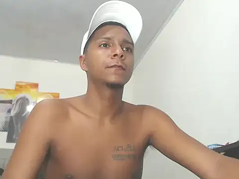 Snapshot of hotboyluxe chatting on 02-12-26, 06:25 hotboyluxe online show from 02-12-26, 06:25