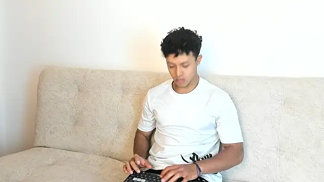 Snapshot of _Alex_Colton chatting on 02-13-26, 10:06 Alex Colton online show from 02-13-26, 10:06