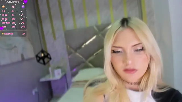 Mariluu  online show from 04-15-26, 02:57