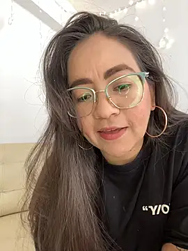 Snapshot of alisbloom chatting on 02-18-26, 05:42 alisbloom online show from 02-18-26, 05:42