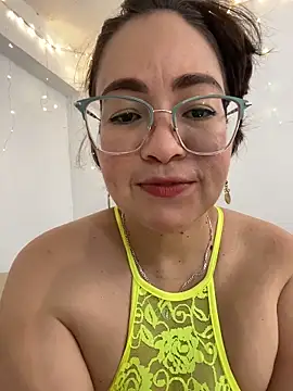 Snapshot of alisbloom chatting on 03-03-26, 06:14 alisbloom online show from 03-03-26, 06:14