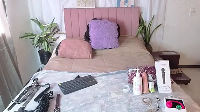 Petite pepper online show from 06-12-26, 07:57